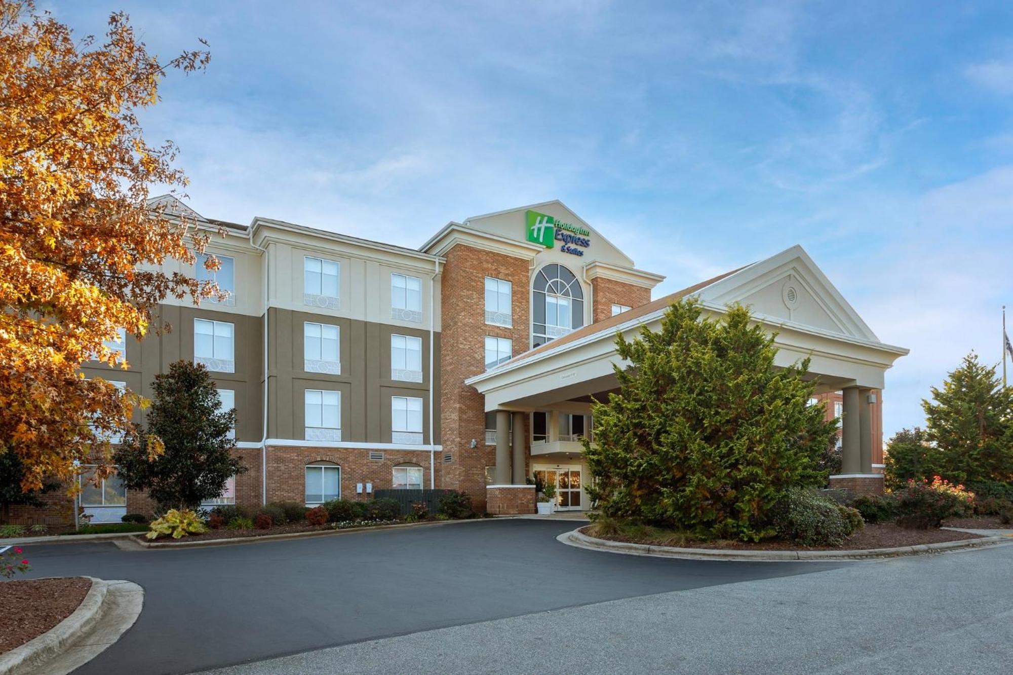 Holiday Inn Express Hotel & Suites Greensboro - Airport Area, An Ihg Hotel Exterior photo