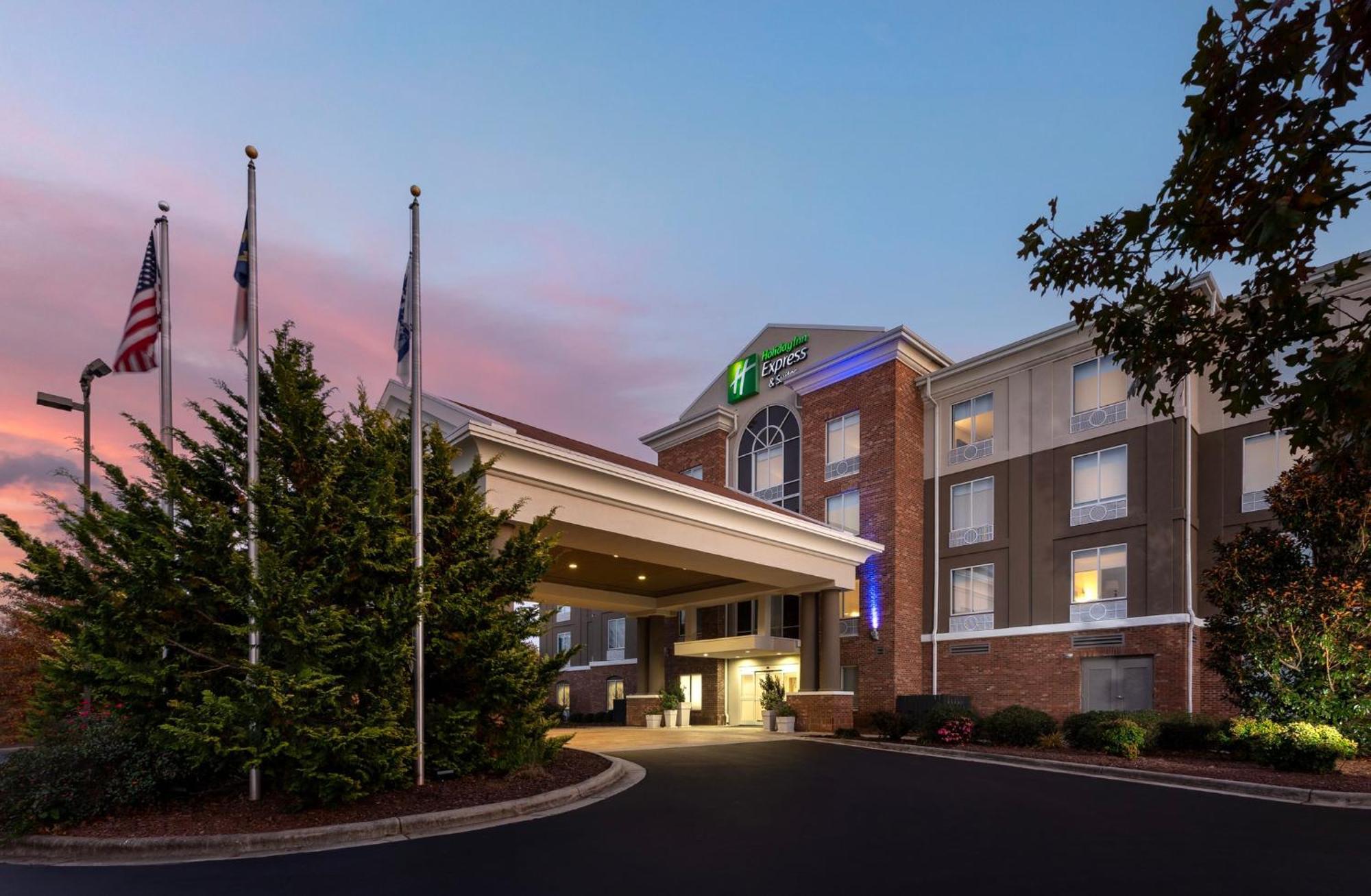 Holiday Inn Express Hotel & Suites Greensboro - Airport Area, An Ihg Hotel Exterior photo